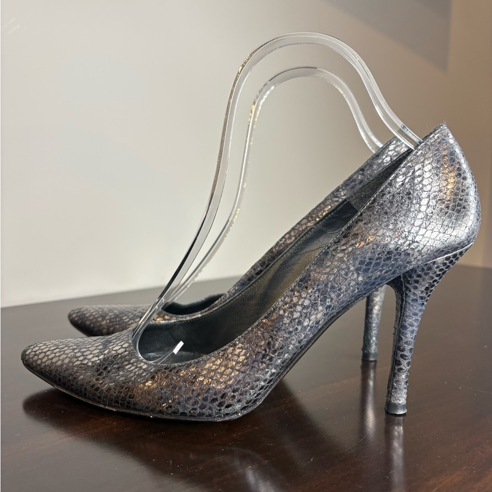 Stuart Weitzman Grey metallic Snake Embossed Leather Pointed Toe Pumps | - Picture 2 of 7